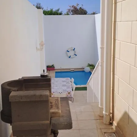 Nyaraló Il-qastna House