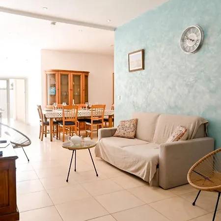 Il-qastna House *