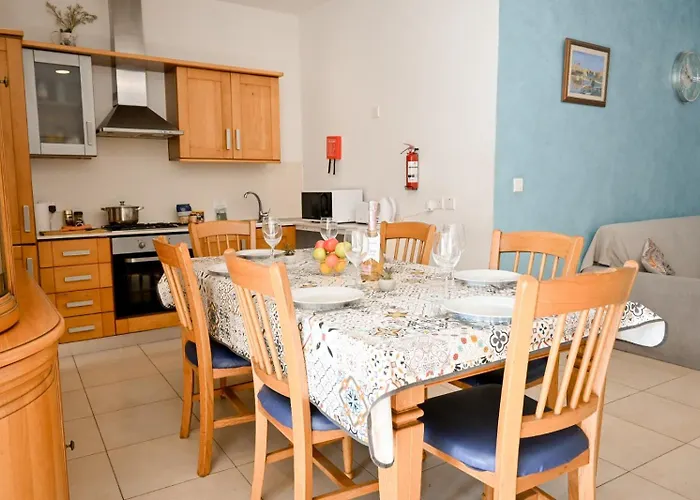 Il-qastna House Case de vacanță